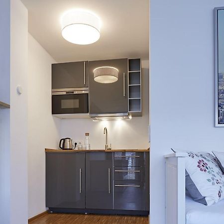 Nonstop Hotel Augsburg - Ubernacht - Hostelhotelhome ภายนอก รูปภาพ
