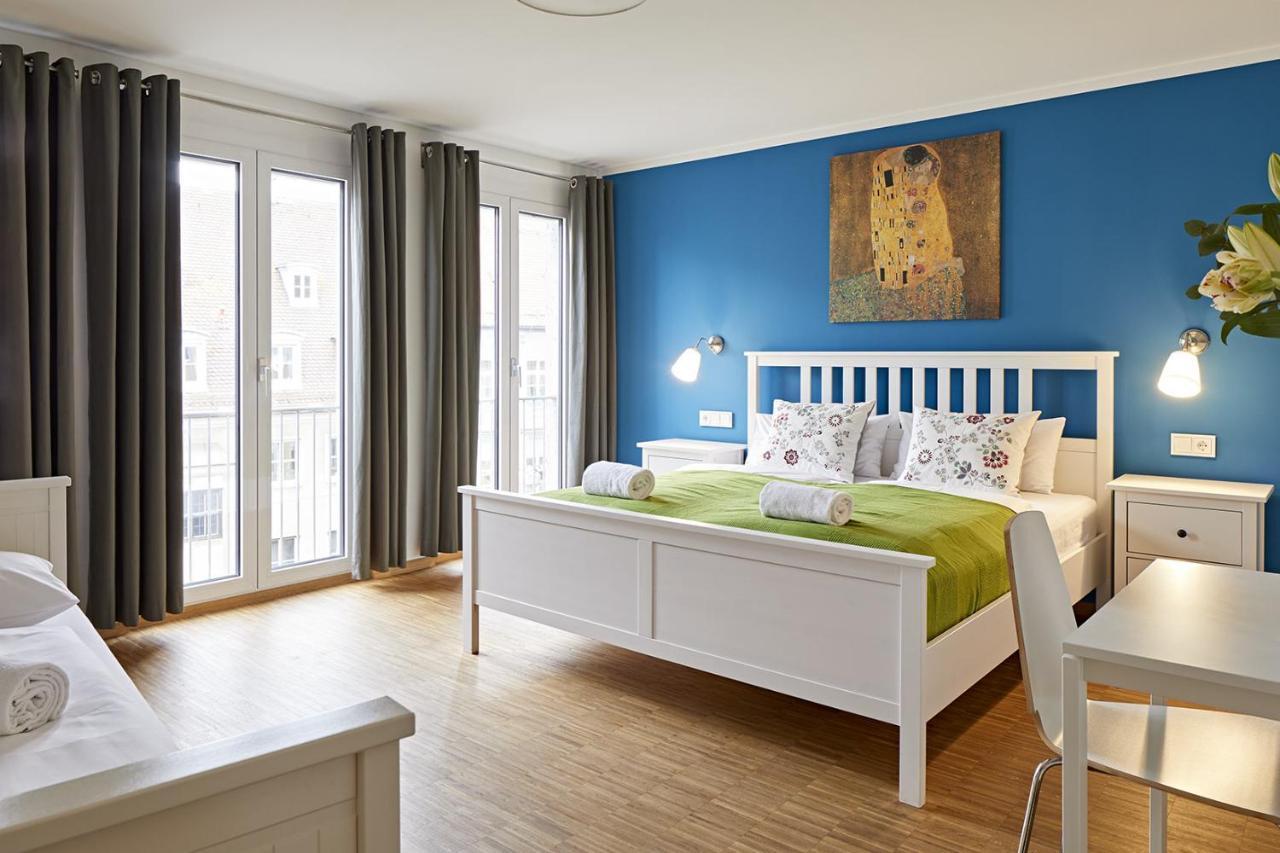 Nonstop Hotel Augsburg - Ubernacht - Hostelhotelhome ภายนอก รูปภาพ