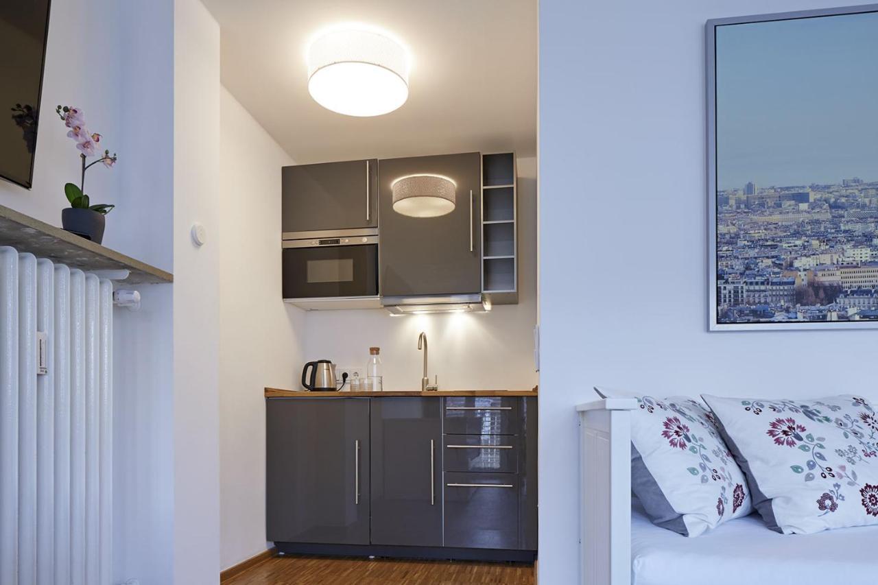 Nonstop Hotel Augsburg - Ubernacht - Hostelhotelhome ภายนอก รูปภาพ