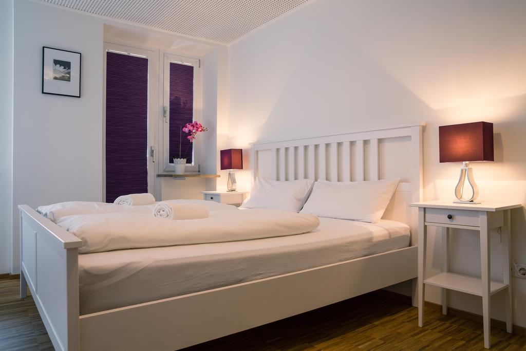 Nonstop Hotel Augsburg - Ubernacht - Hostelhotelhome ภายนอก รูปภาพ