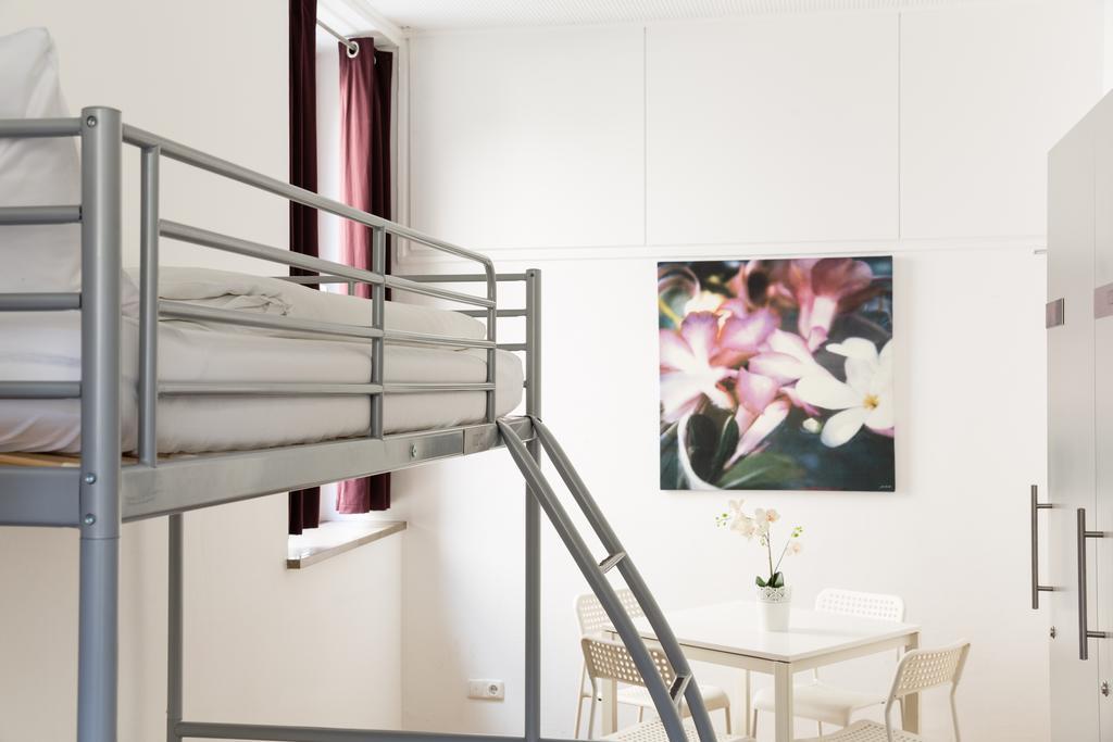 Nonstop Hotel Augsburg - Ubernacht - Hostelhotelhome ภายนอก รูปภาพ