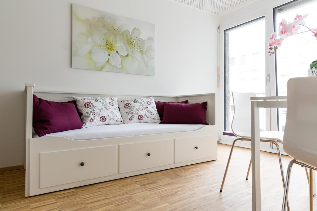 Nonstop Hotel Augsburg - Ubernacht - Hostelhotelhome ภายนอก รูปภาพ