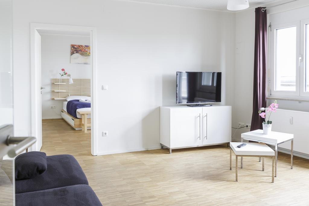 Nonstop Hotel Augsburg - Ubernacht - Hostelhotelhome ภายนอก รูปภาพ