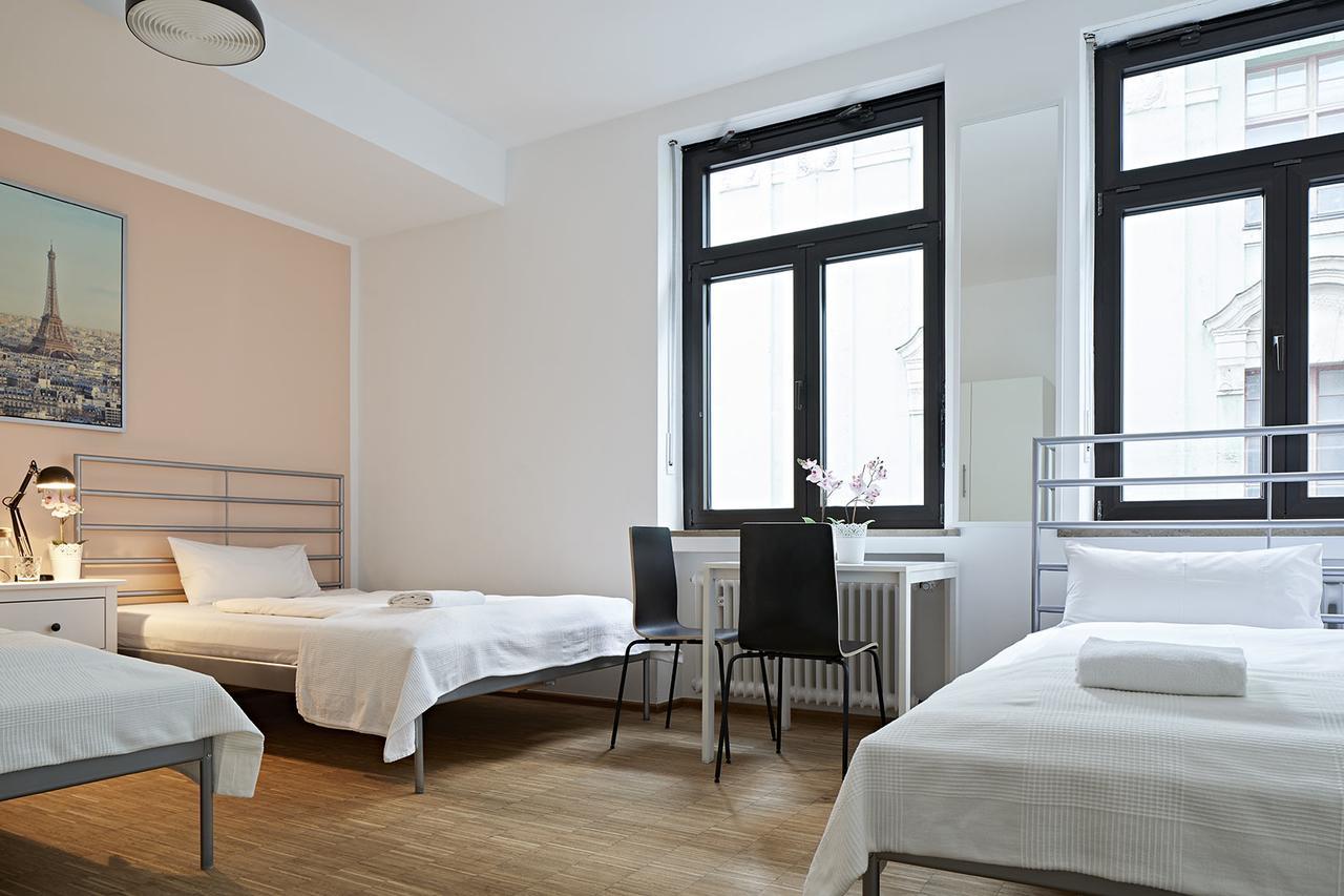 Nonstop Hotel Augsburg - Ubernacht - Hostelhotelhome ภายนอก รูปภาพ
