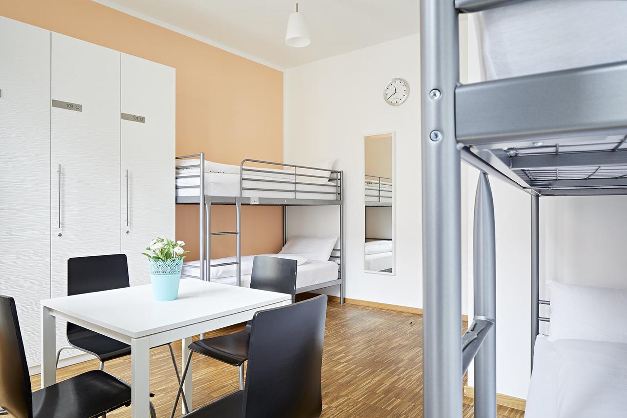 Nonstop Hotel Augsburg - Ubernacht - Hostelhotelhome ภายนอก รูปภาพ