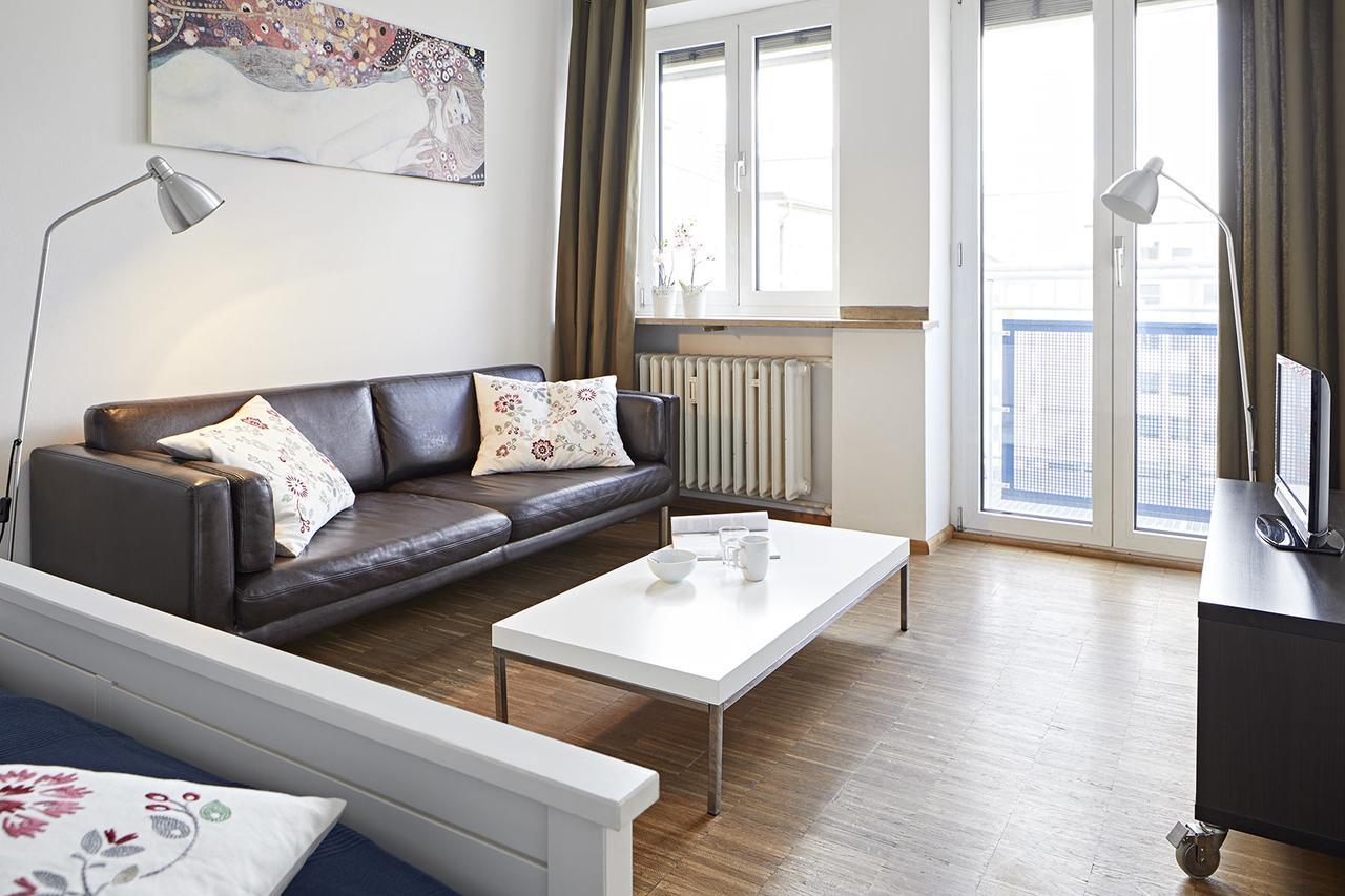 Nonstop Hotel Augsburg - Ubernacht - Hostelhotelhome ภายนอก รูปภาพ