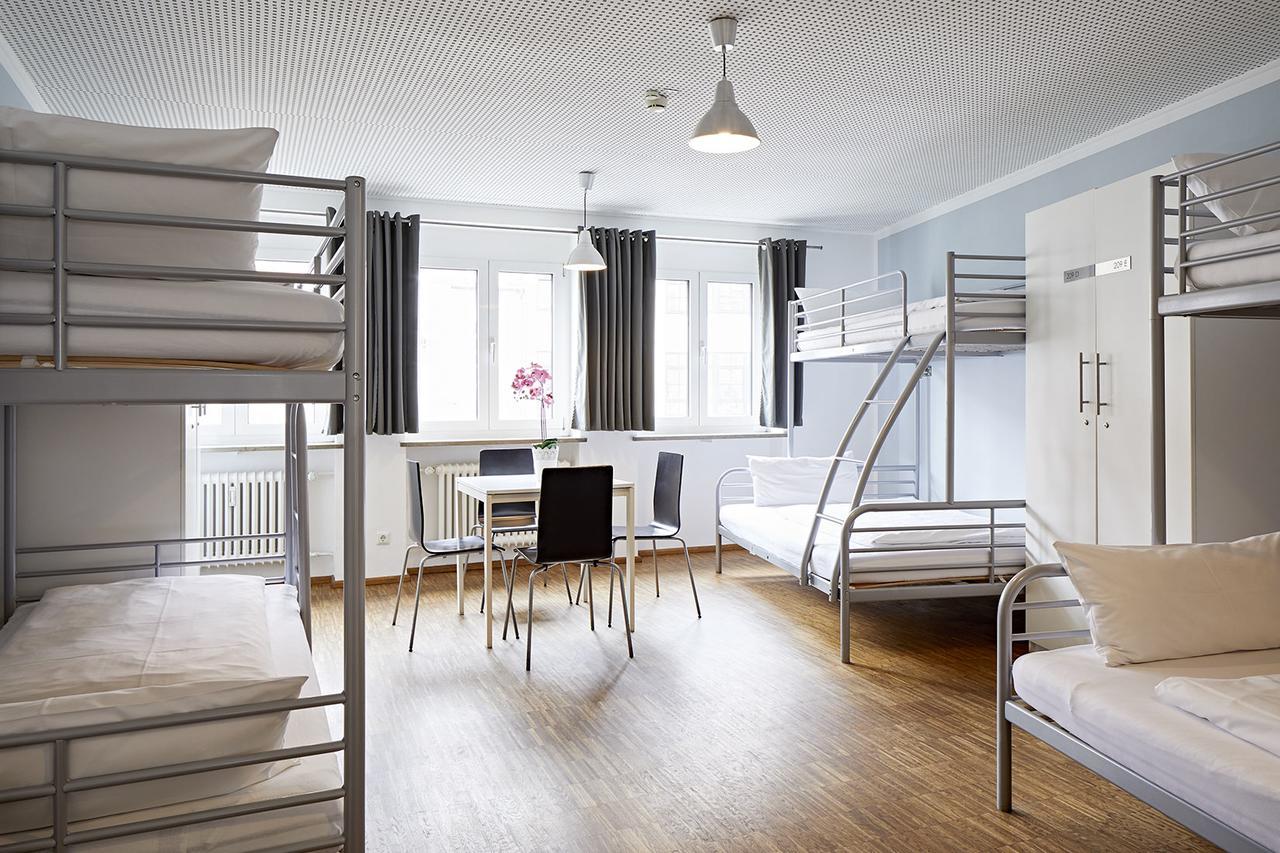 Nonstop Hotel Augsburg - Ubernacht - Hostelhotelhome ภายนอก รูปภาพ