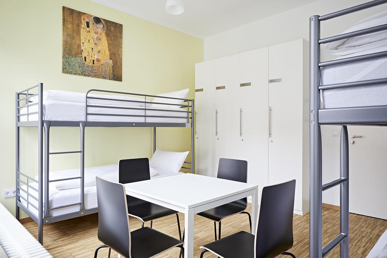 Nonstop Hotel Augsburg - Ubernacht - Hostelhotelhome ภายนอก รูปภาพ