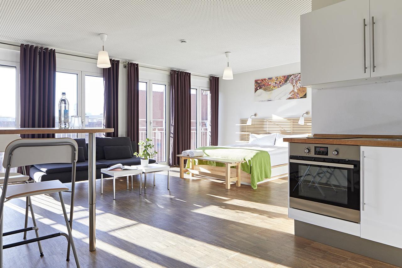 Nonstop Hotel Augsburg - Ubernacht - Hostelhotelhome ภายนอก รูปภาพ
