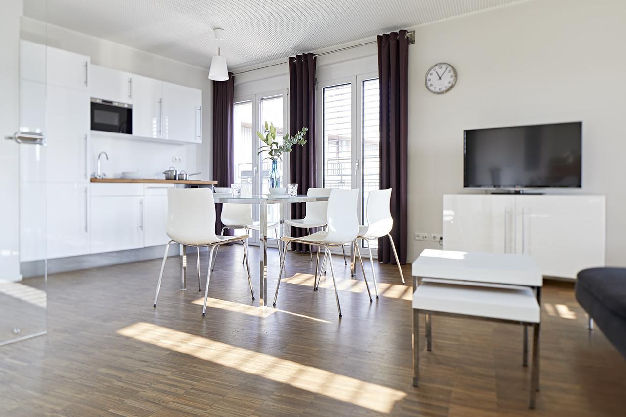 Nonstop Hotel Augsburg - Ubernacht - Hostelhotelhome ภายนอก รูปภาพ