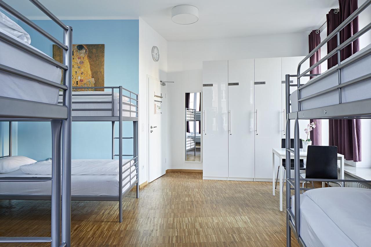 Nonstop Hotel Augsburg - Ubernacht - Hostelhotelhome ภายนอก รูปภาพ
